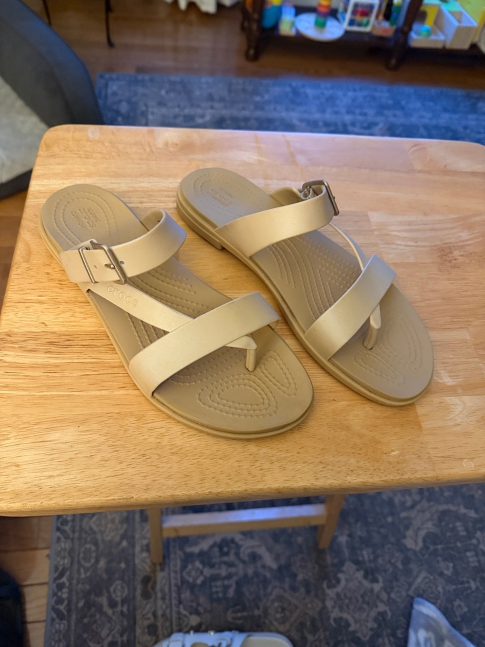 CROCS Women's Beige Double-Strap Buckle Toe-Loop Sandals